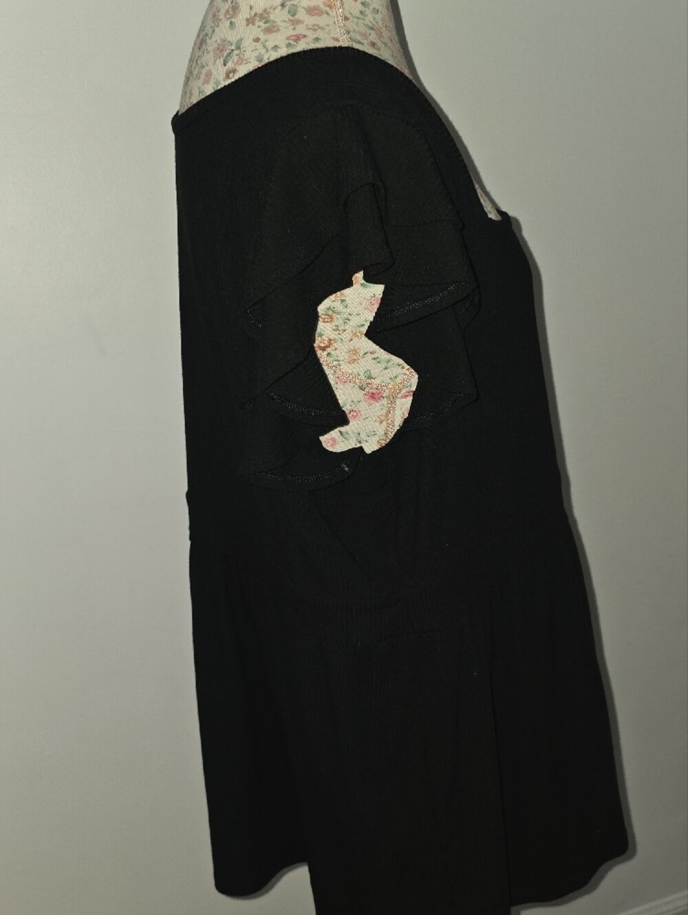 torrid Black Ruffle-Sleeve Tank Top - Picture 3 of 5